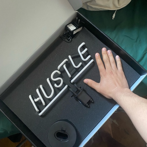HUSTLE neon sign - Picture 7 of 8